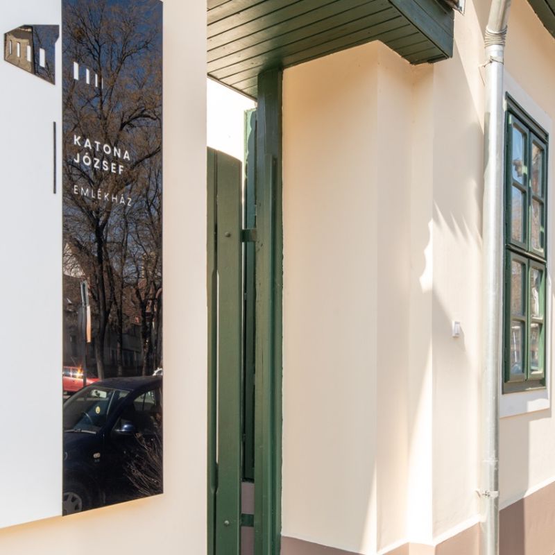 Katona J&oacute;zsef Eml&eacute;kh&aacute;z k&eacute;p