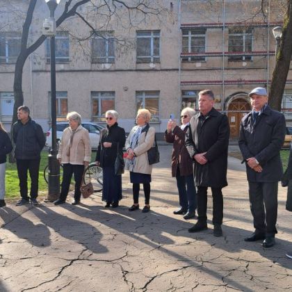 Megkoszorúztuk Nagy László szobrát 2025. április 11. kép