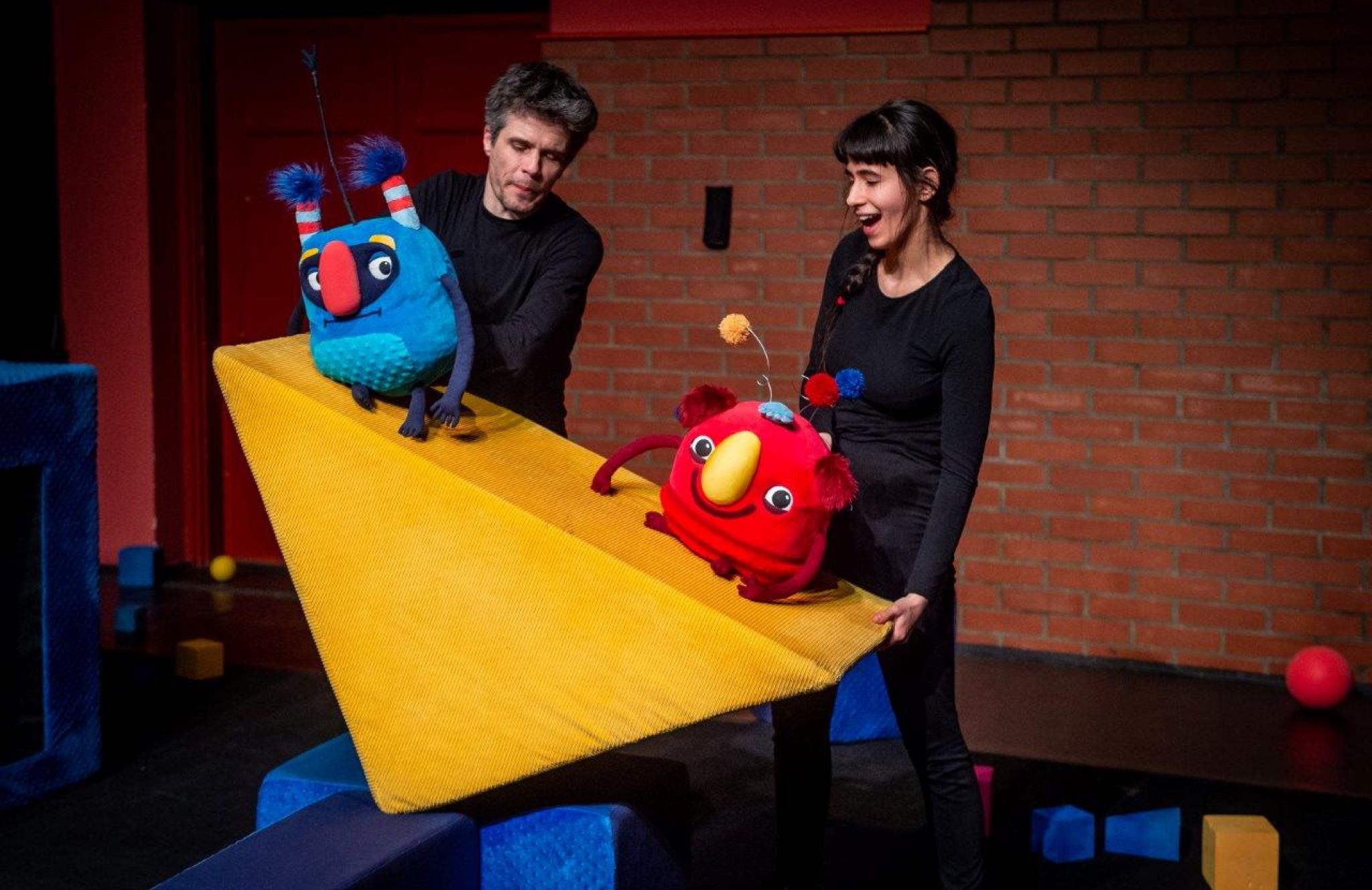 PIROS-S&Aacute;RGA-K&Eacute;K - B&aacute;belőad&aacute;s &oacute;vod&aacute;soknak