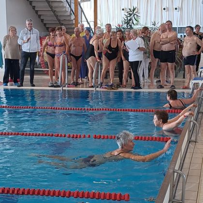 „MOZDULJ! Probojáczné Túri Éva emlékére” a Kecskeméti Fürdőben 2025. november 11. kép