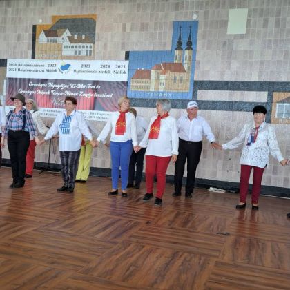 Sikeres szereplés a XV. Országos Nyugdíjas Ki-Mit-Tud és Népek Tánca-Népek Zenéje Fesztiválon 2025. május 26-28. kép