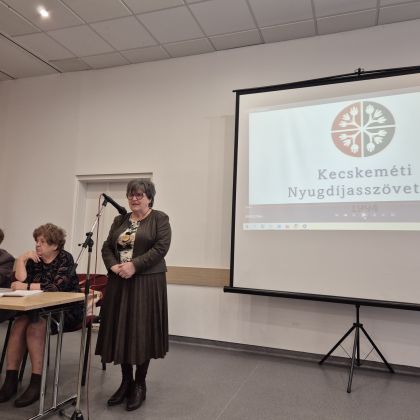 Tiszt&uacute;j&iacute;t&oacute; k&uuml;ld&ouml;ttgyűl&eacute;st tartott a Kecskem&eacute;ti Nyugd&iacute;jassz&ouml;vets&eacute;g 2026. febru&aacute;r 20. k&eacute;p