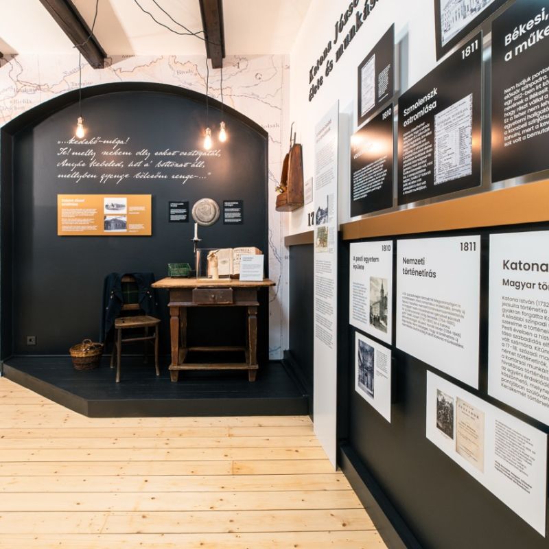 Katona J&oacute;zsef Eml&eacute;kh&aacute;z k&eacute;p