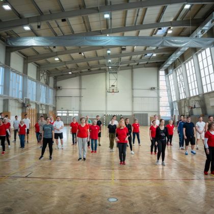 Két generáció örömtánca a Neumann János Egyetemen 2025. november 10. kép