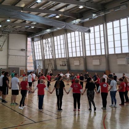 Két generáció örömtánca a Neumann János Egyetemen 2025. november 10. kép