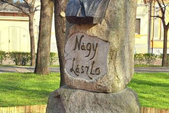Megkoszorúztuk Nagy László szobrát 2025. április 11.